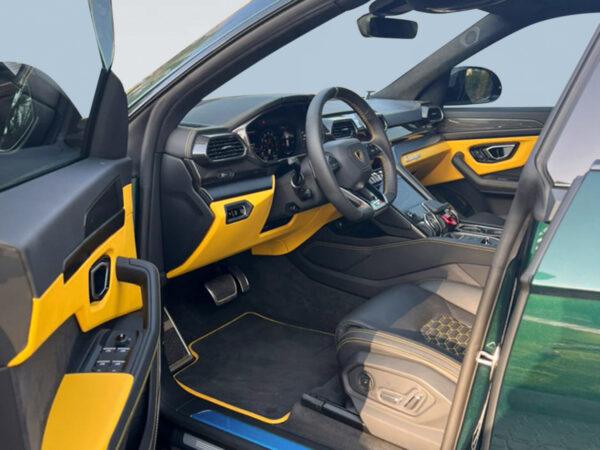 LAMBORGHINI Urus - Image 4